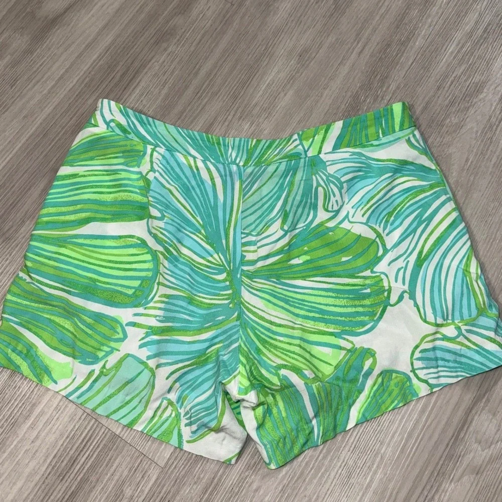 Lilly Pulitzer Green White Tropical Palm Leaf Rayon Shorts Size 2 RN 88189 - Picture 4 of 10